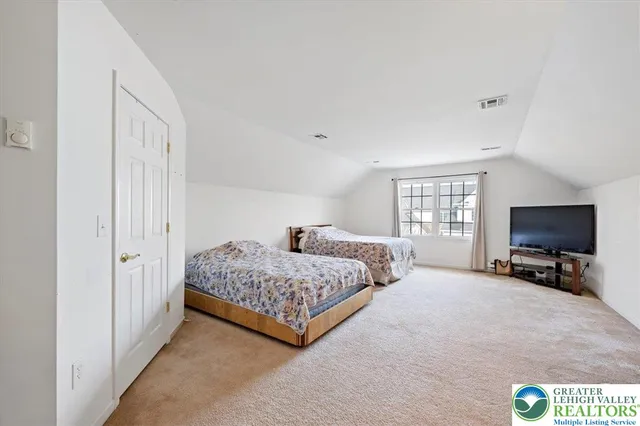 $549,999 | 400 Inverness Circle, Easton, PA 18042