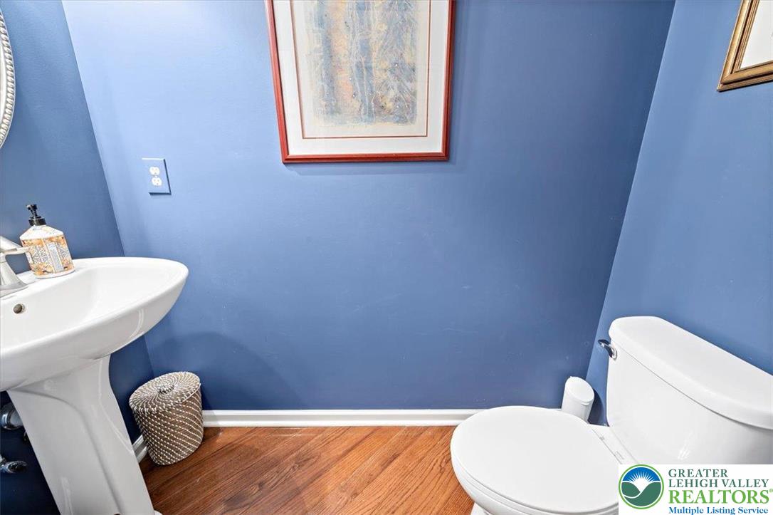 400 Inverness Circle Easton, PA 18042 - Photo 27 of 47 half bath