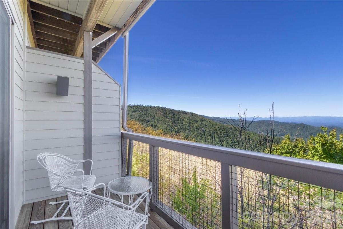140 Slickrock Road, Unit F4 Burnsville, NC 28714 - Photo 11 of 41 a view of a balcony with chairs