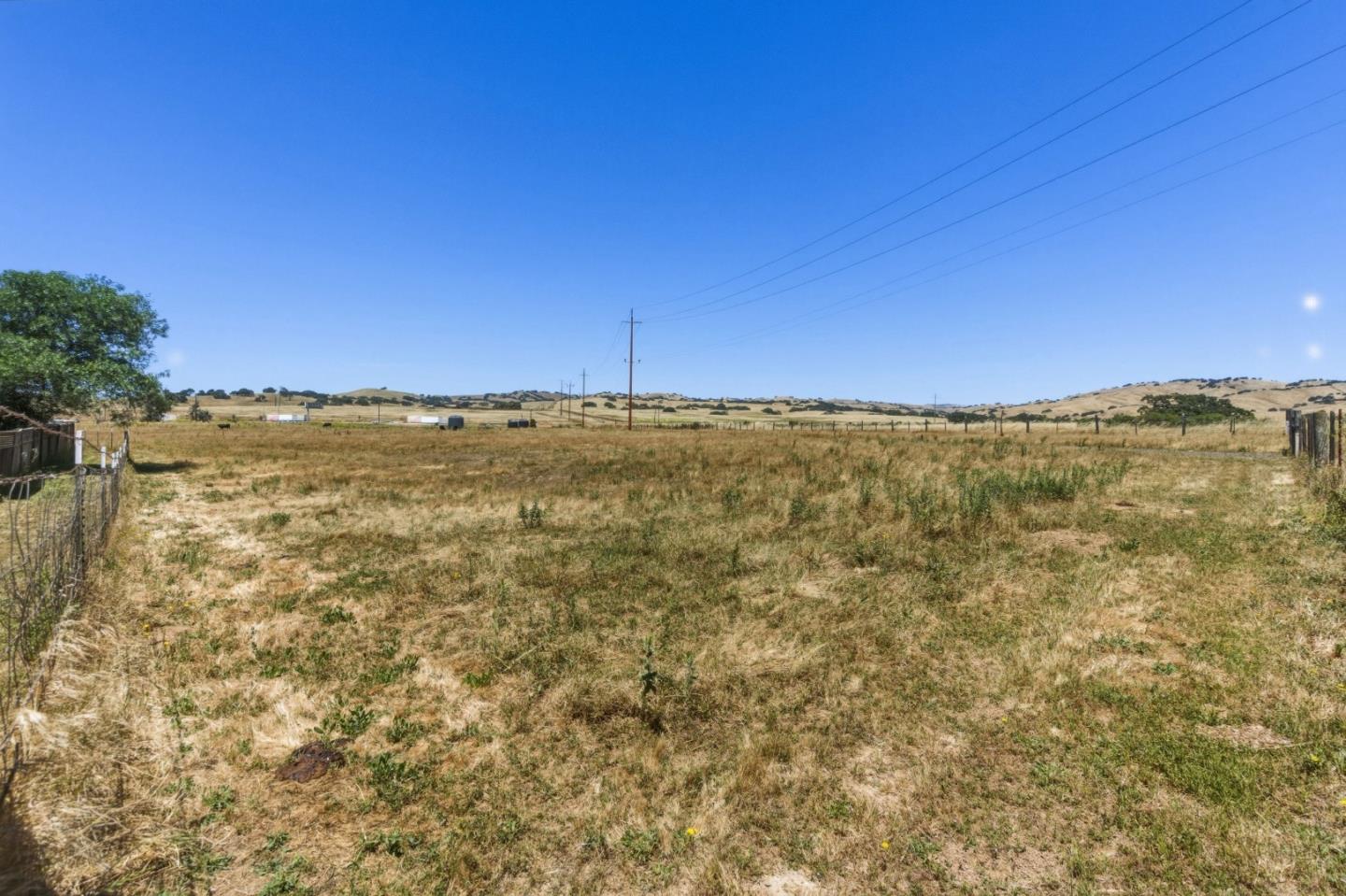 38780 Dinosaur Point Road Hollister, CA 95023 - Photo 27 of 34 a view of an ocean