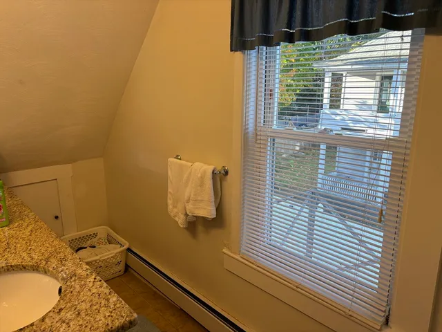 $2,400 | 86 Haverhill Street, Unit 2, Andover, MA 01810