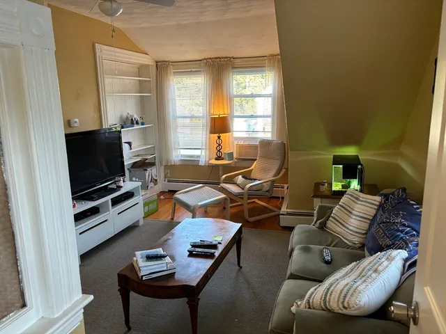 $2,400 | 86 Haverhill Street, Unit 2, Andover, MA 01810