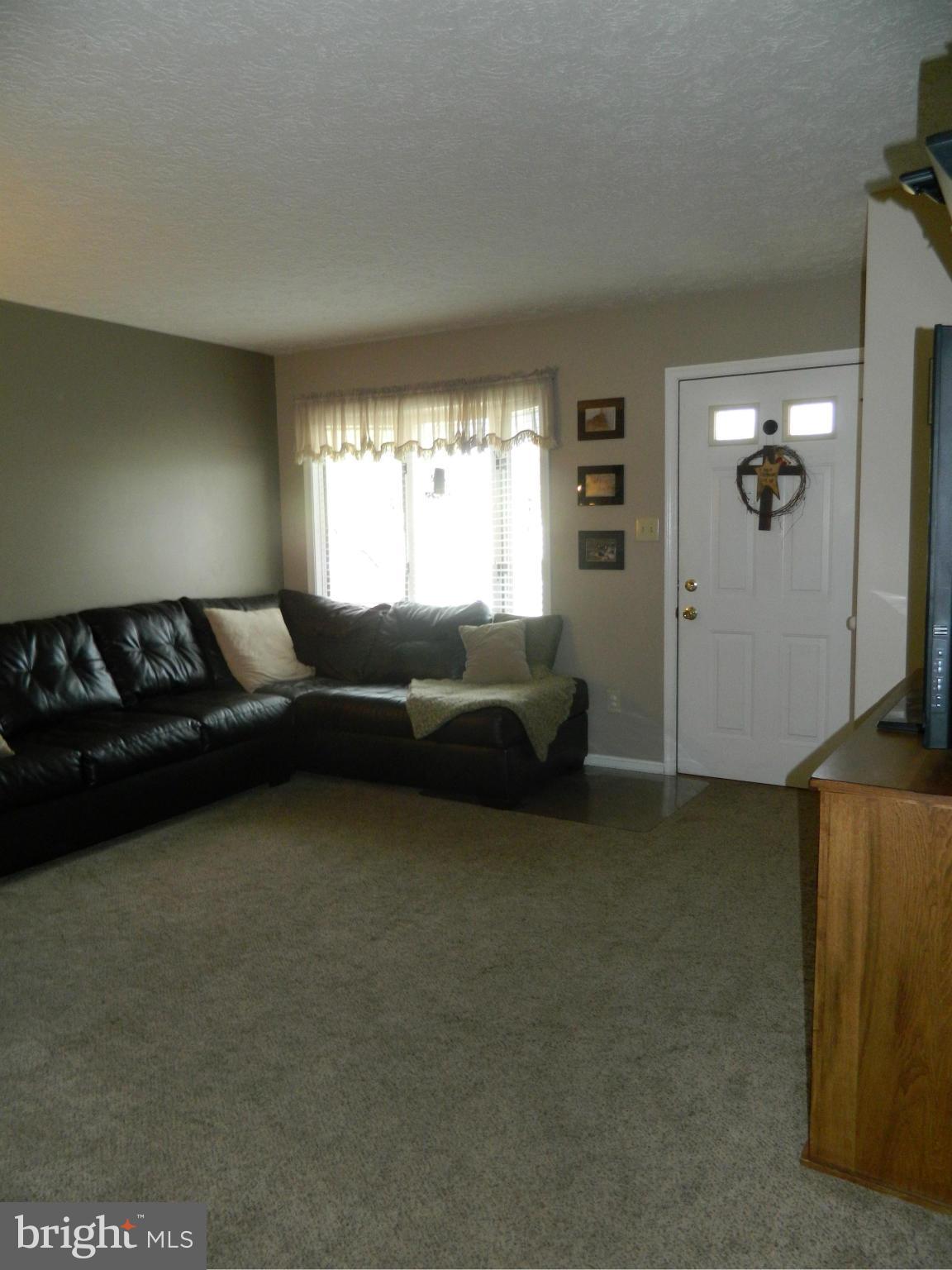 1173 Progress Road Chambersburg, PA 17201 - Photo 3 of 22 Living Room