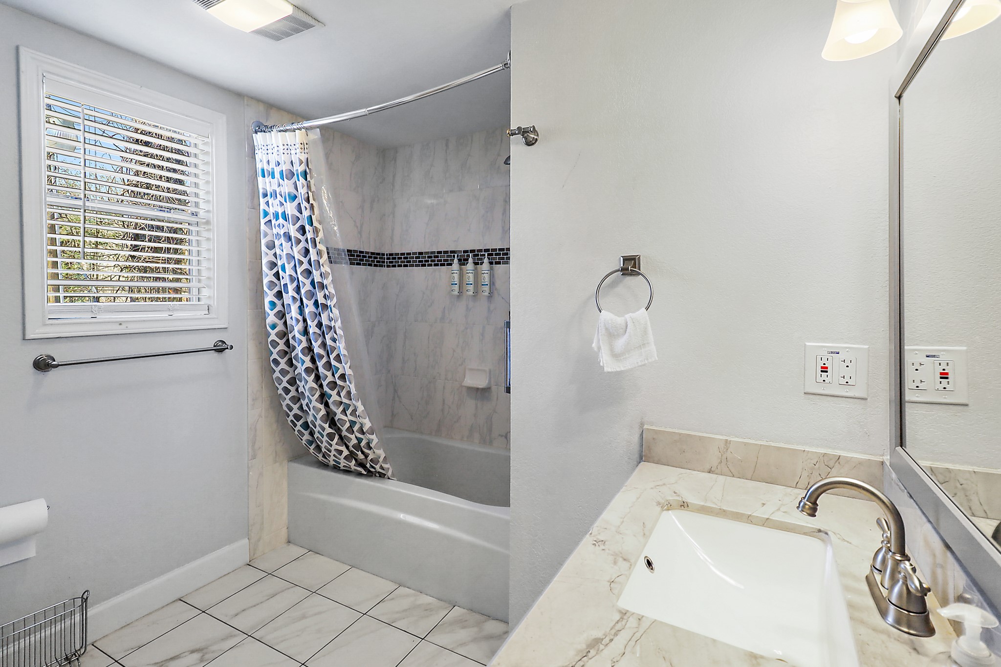7317 Longview Street Houston, TX 77020 - Photo 20 of 30 a bathroom with a bathtub and a shower