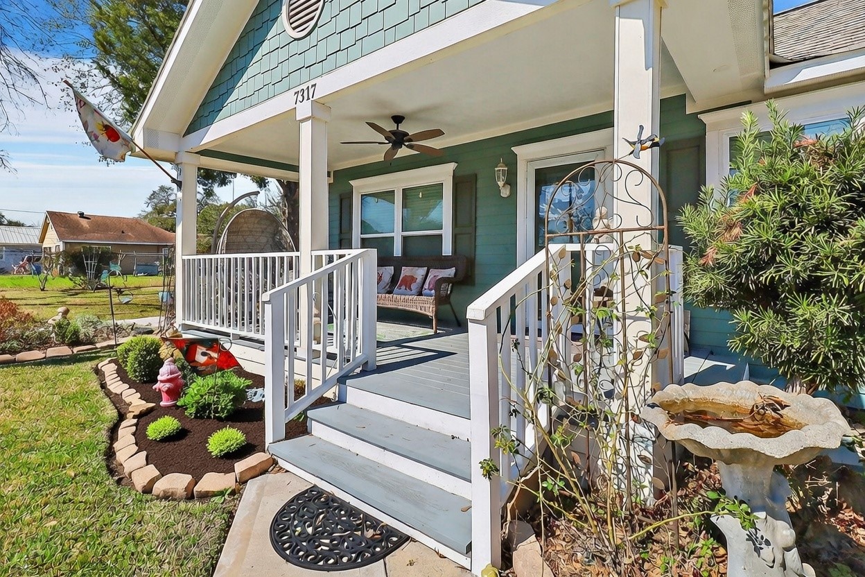 7317 Longview Street Houston, TX 77020 - Photo 2 of 30 a view of outdoor space and garden