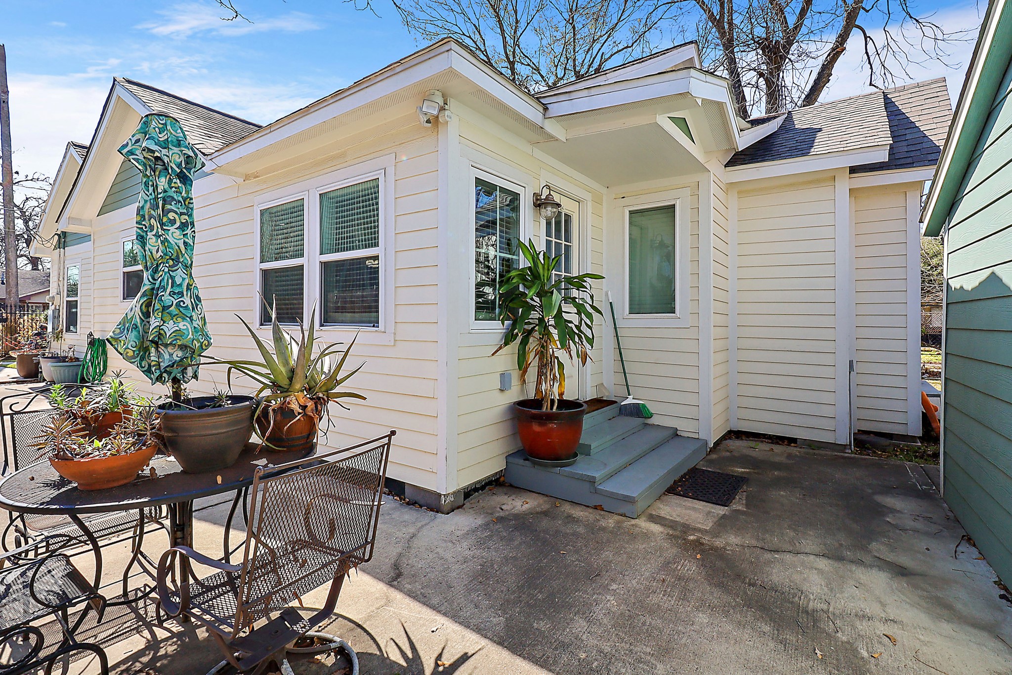 7317 Longview Street Houston, TX 77020 - Photo 23 of 30 a view of a house with backyard and sitting area