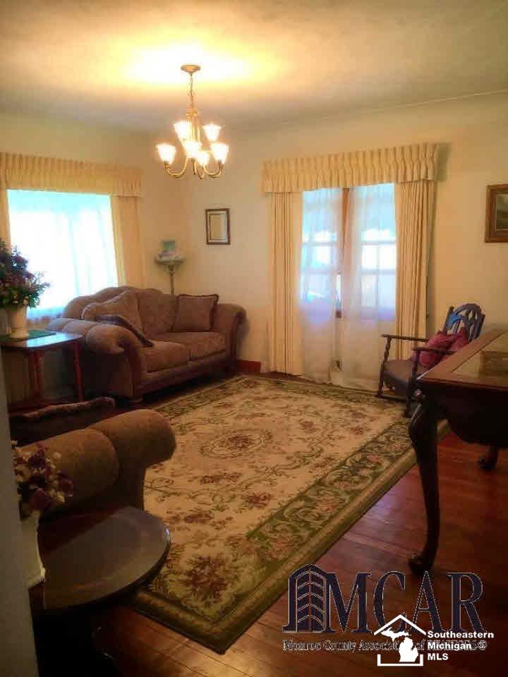 5331 East Dunbar Road Monroe, MI 48161 - Photo 4 of 28 Living Room View 3