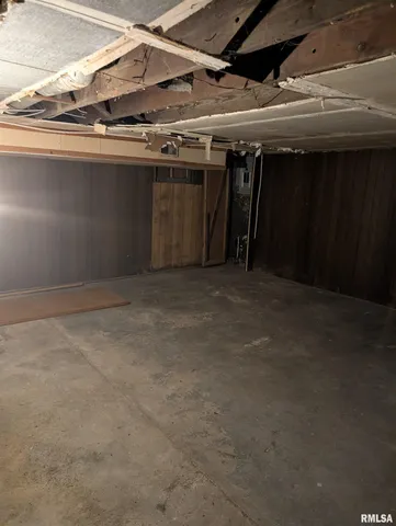 $65,400 | 805 East Behrends Avenue, Peoria, IL 61603