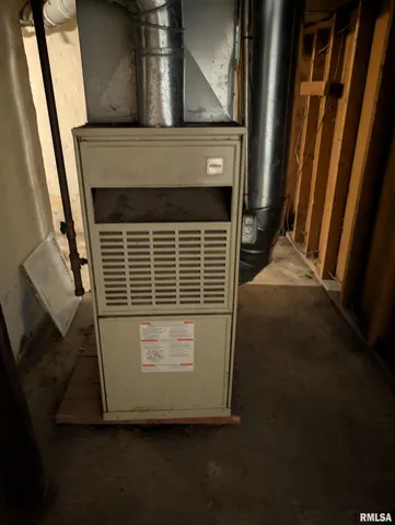 $65,400 | 805 East Behrends Avenue, Peoria, IL 61603