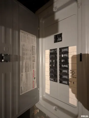 $65,400 | 805 East Behrends Avenue, Peoria, IL 61603