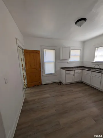 $65,400 | 805 East Behrends Avenue, Peoria, IL 61603