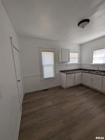 $65,400 | 805 East Behrends Avenue, Peoria, IL 61603