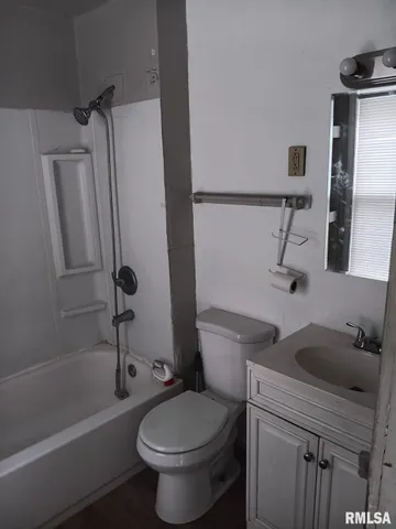 $65,400 | 805 East Behrends Avenue, Peoria, IL 61603