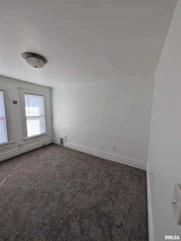 $65,400 | 805 East Behrends Avenue, Peoria, IL 61603