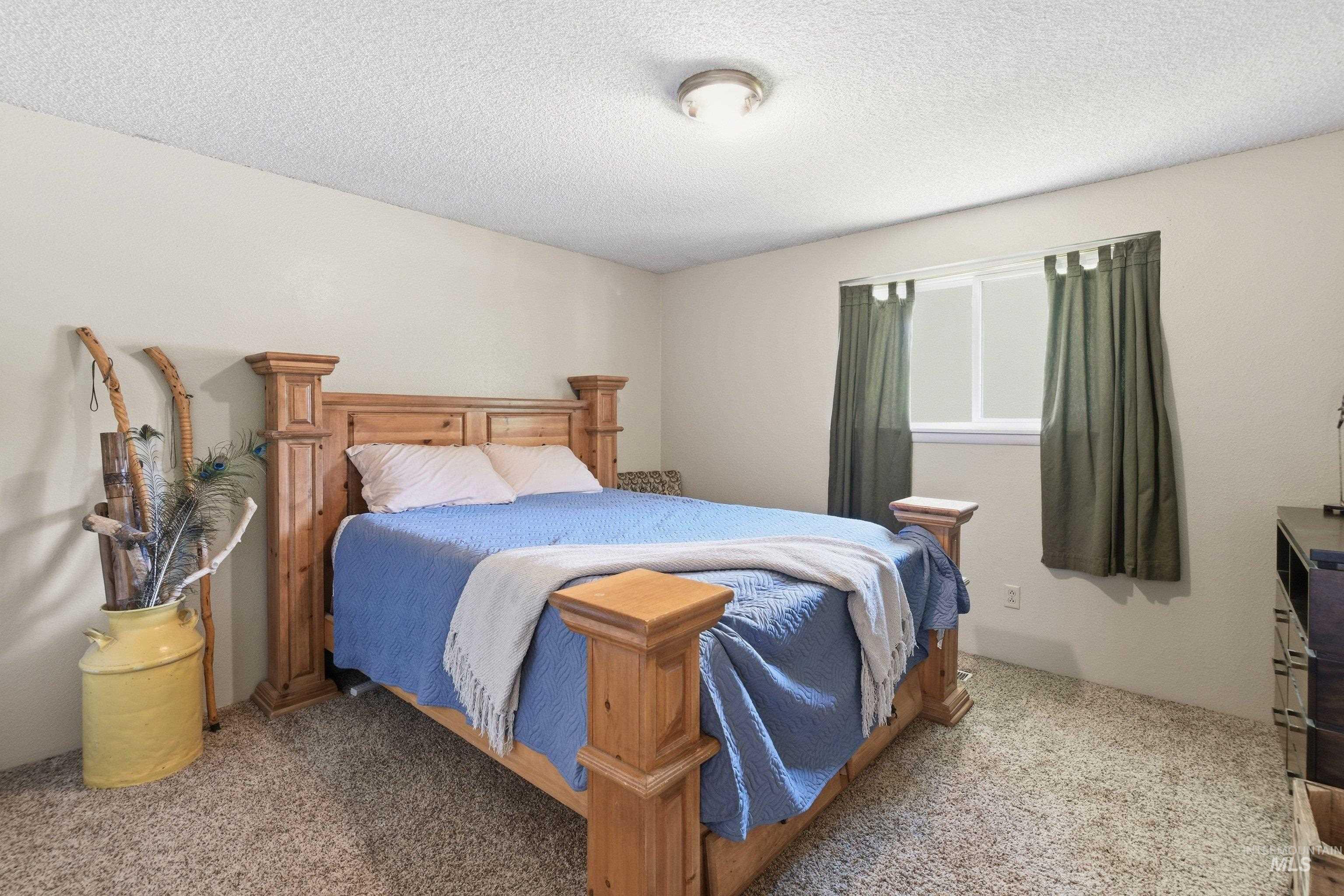 15095 David Street Caldwell, ID 83607 - Photo 23 of 39 Neutral-toned wall paint with a textured ceiling finish