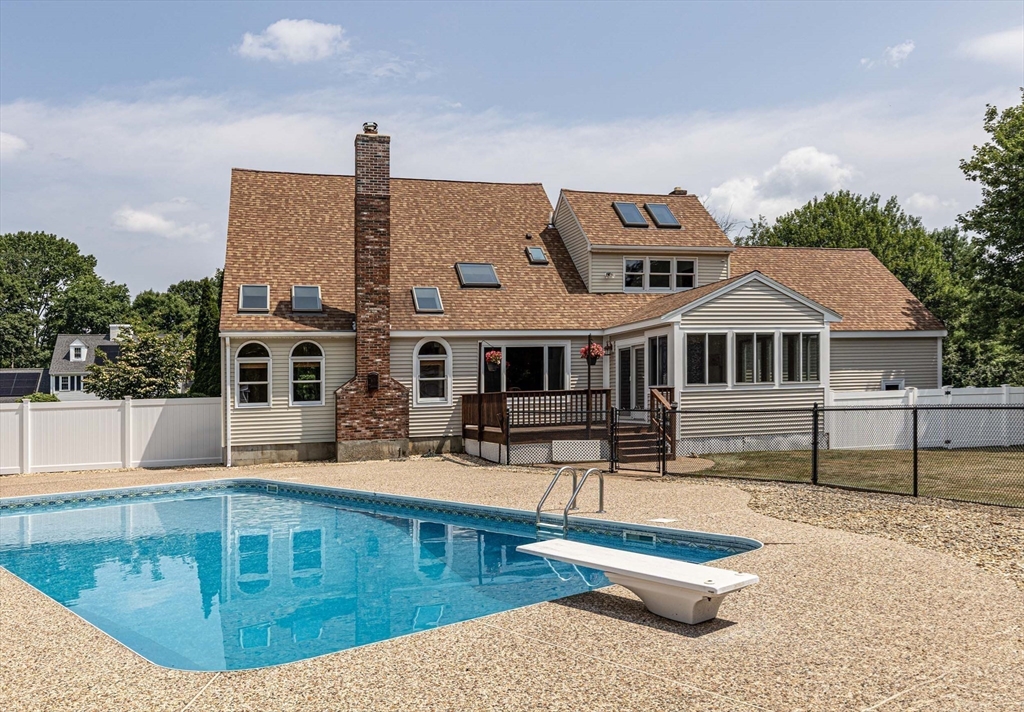 5 Nicholas Road Hopkinton, MA 01748 - Photo 3 of 42 Gallery Image 3