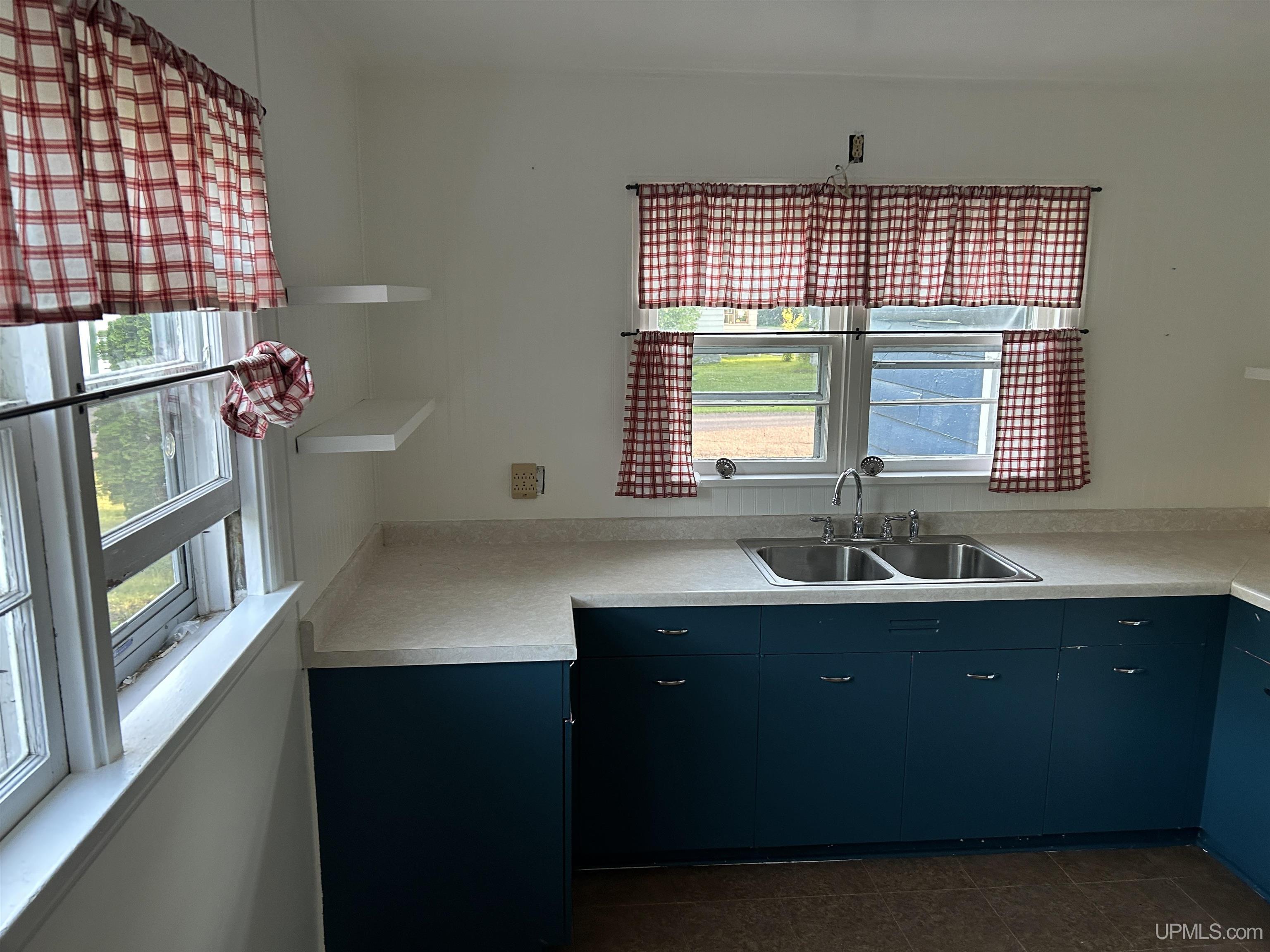 544 Florida Street Laurium, MI 49913 - Photo 4 of 12