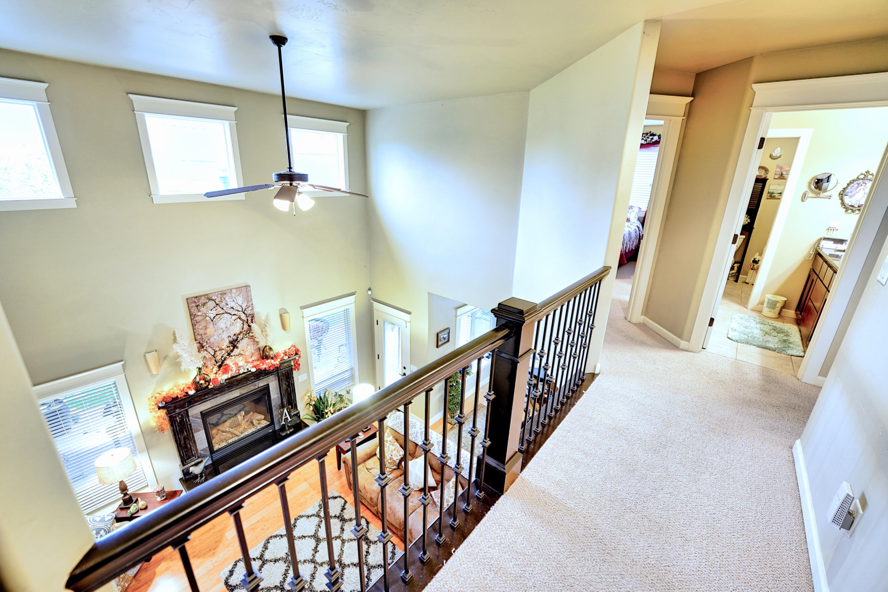 2154 Rabun Way Central Point, OR 97502 - Photo 25 of 39 Upper Hall