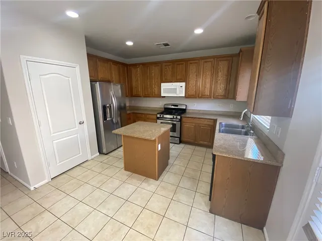 $1,995 | 680 Sumatra Place, Henderson, NV 89011