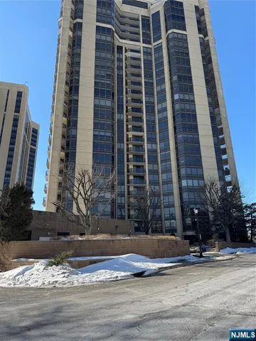 $1,298,000 | 900 Palisade Avenue, Unit 2201, Fort Lee, NJ 07024