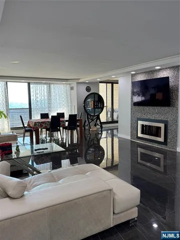 a view of livingroom with furniture