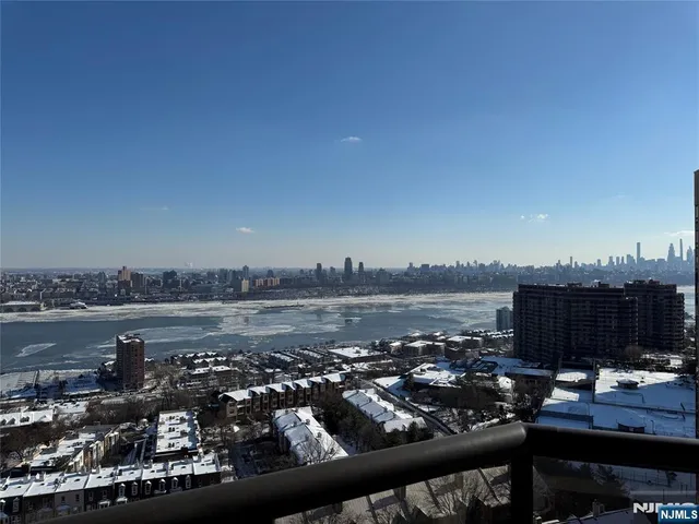 $1,298,000 | 900 Palisade Avenue, Unit 2201, Fort Lee, NJ 07024
