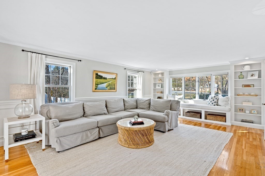 96 Glen Road Wellesley, MA 02481 - Photo 5 of 31