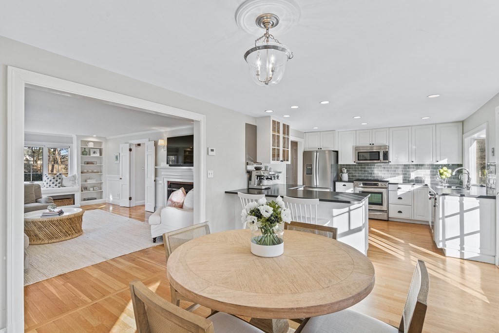 96 Glen Road Wellesley, MA 02481 - Photo 6 of 31