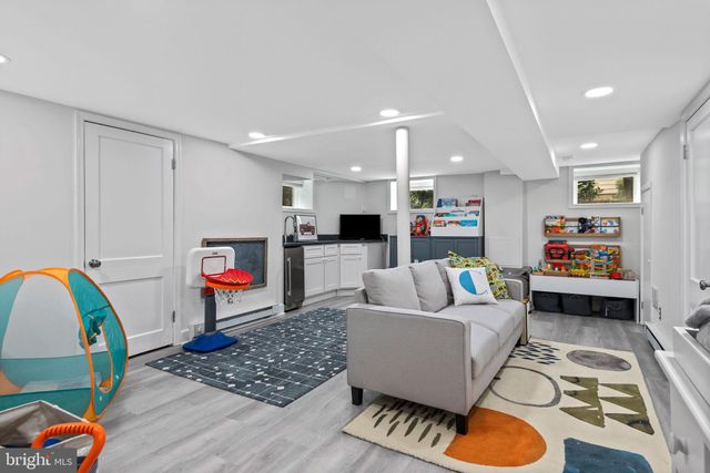$1,355,000 | 15 East Oak Street, Alexandria, VA 22301