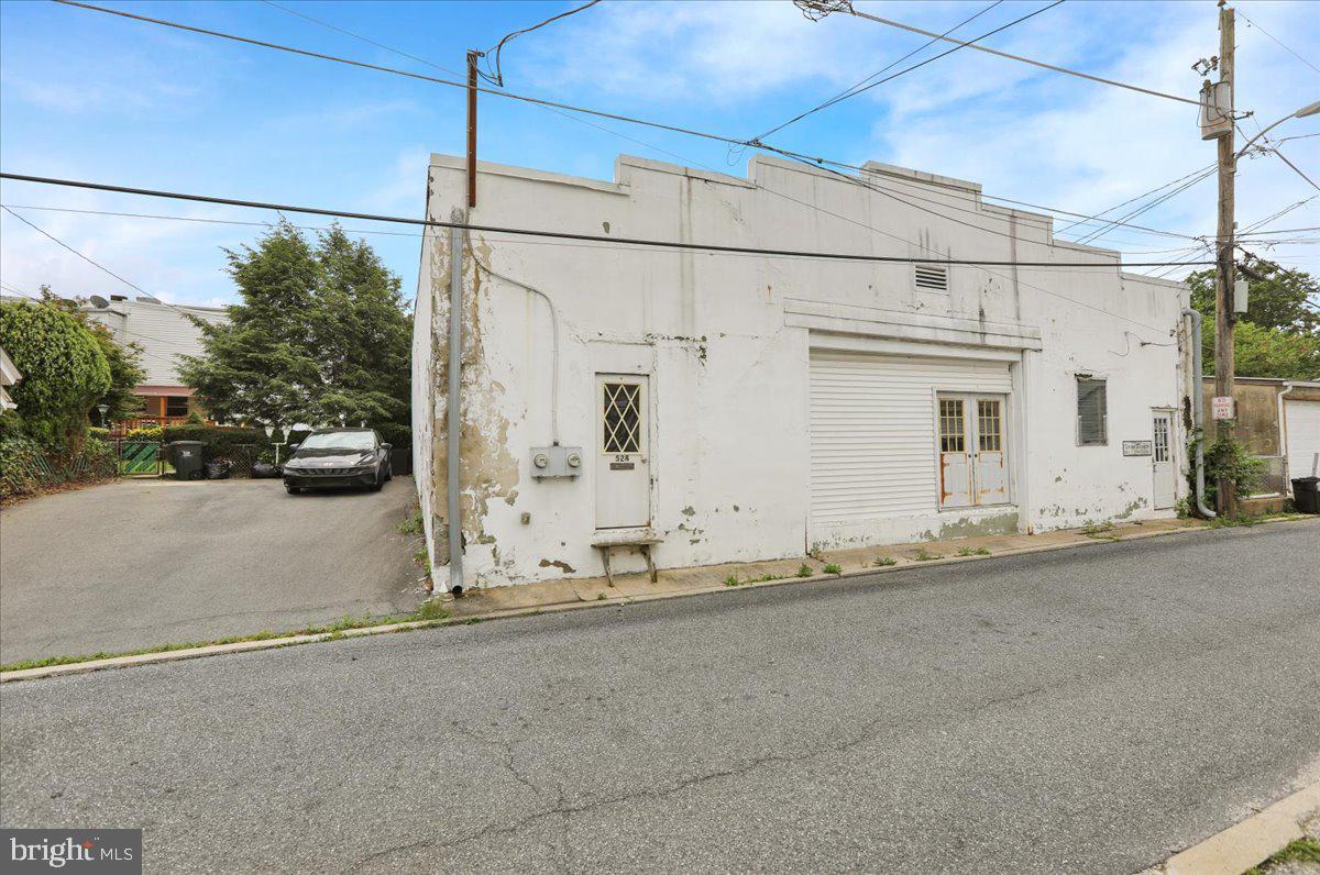 529 Chestnut Street West Reading, PA 19611 - Photo 17 of 29 a view of a street