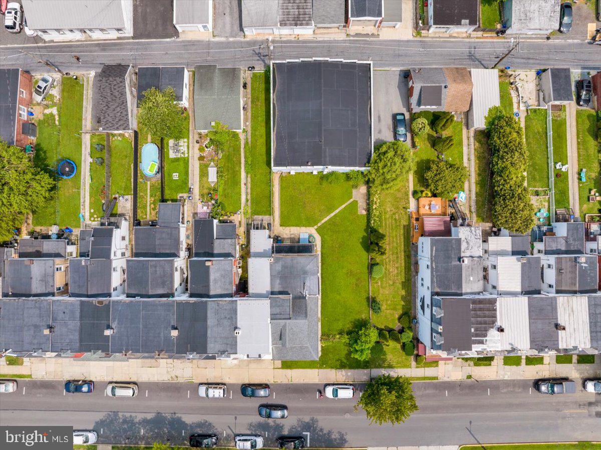 529 Chestnut Street West Reading, PA 19611 - Photo 26 of 29 a view of building with yard