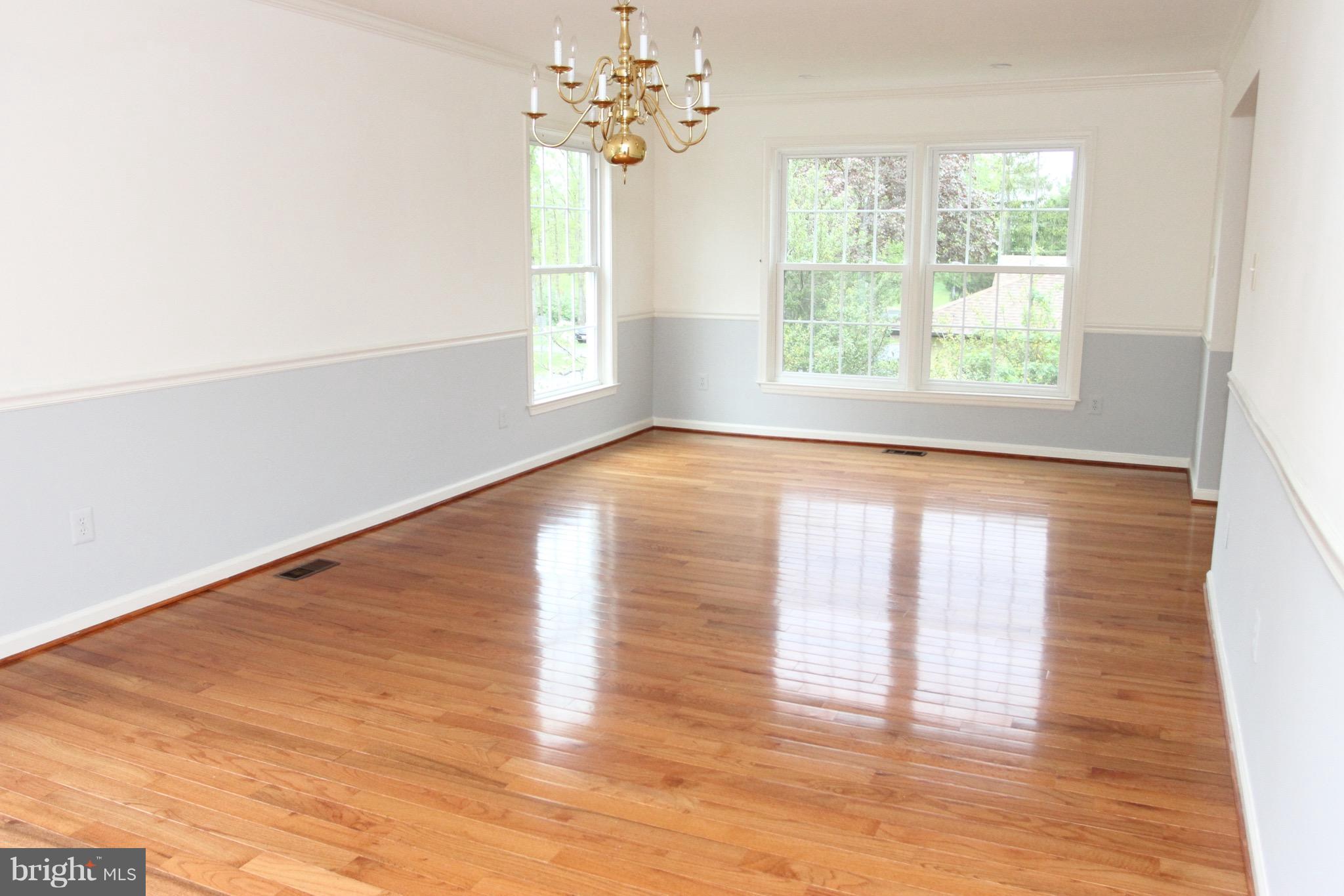 1135 Bandy Run Road Herndon, VA 20170 - Photo 15 of 30 Living Room