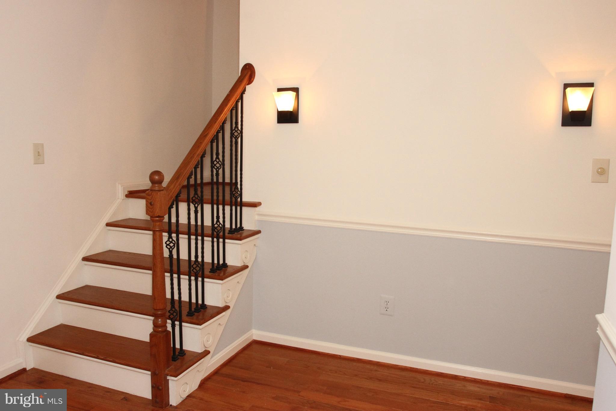 1135 Bandy Run Road Herndon, VA 20170 - Photo 19 of 30 Main foyer