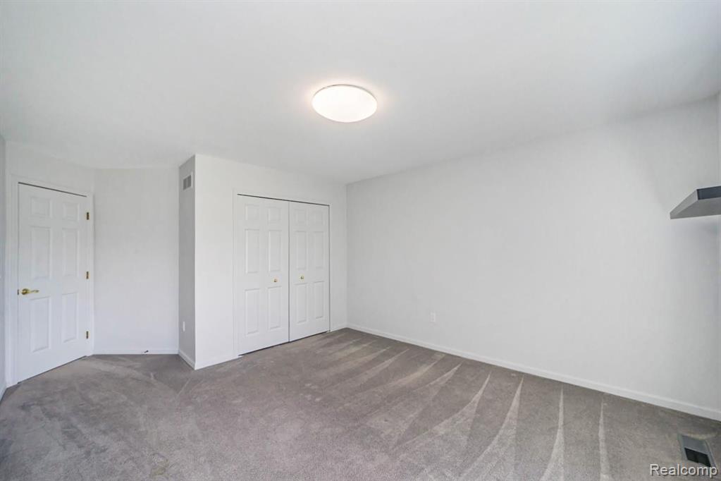 3584 Sleepy Fox Drive Rochester, MI 48309 - Photo 32 of 53