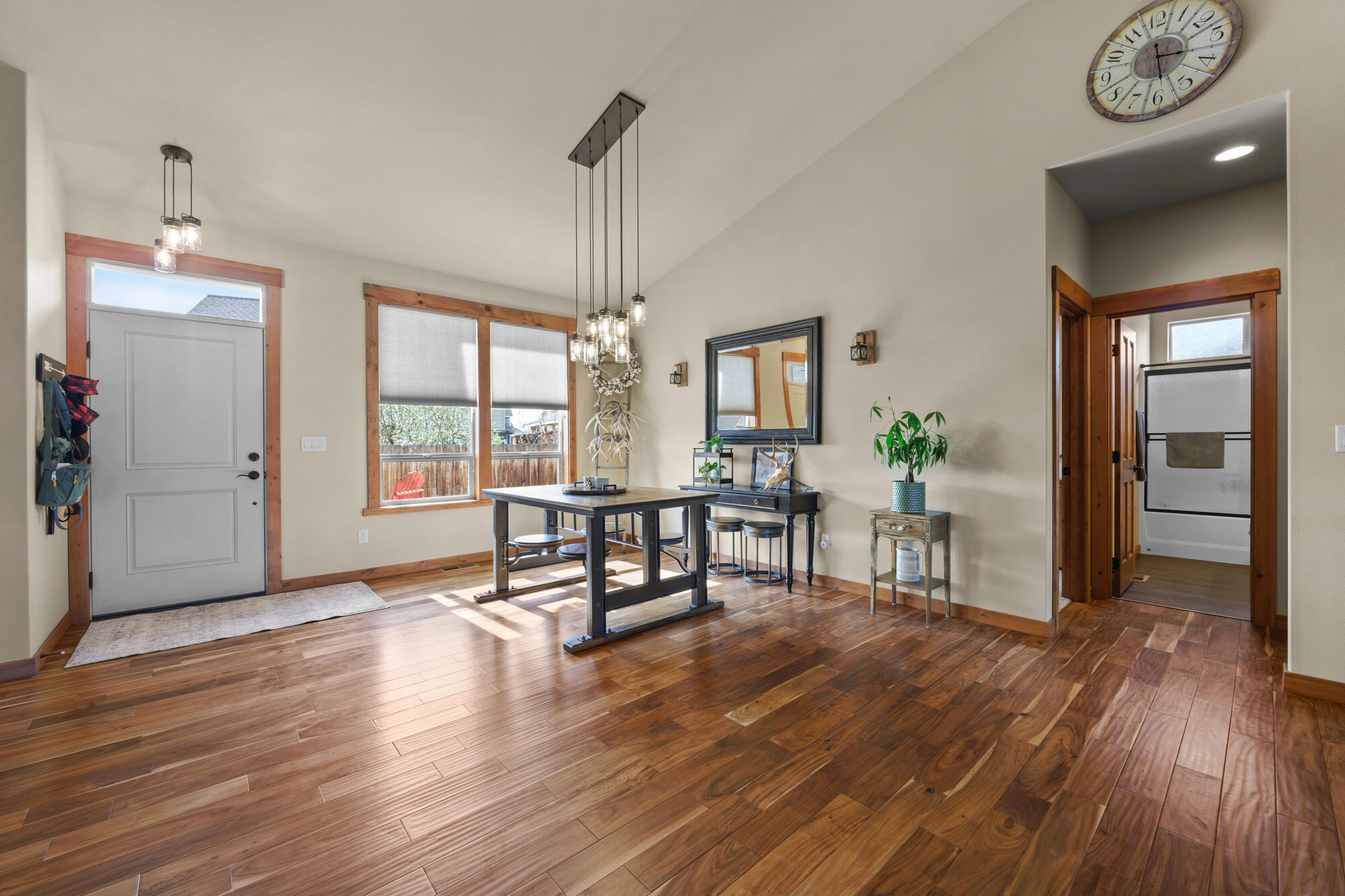 220 Northwest 28th Street Redmond, OR 97756 - Photo 3 of 30