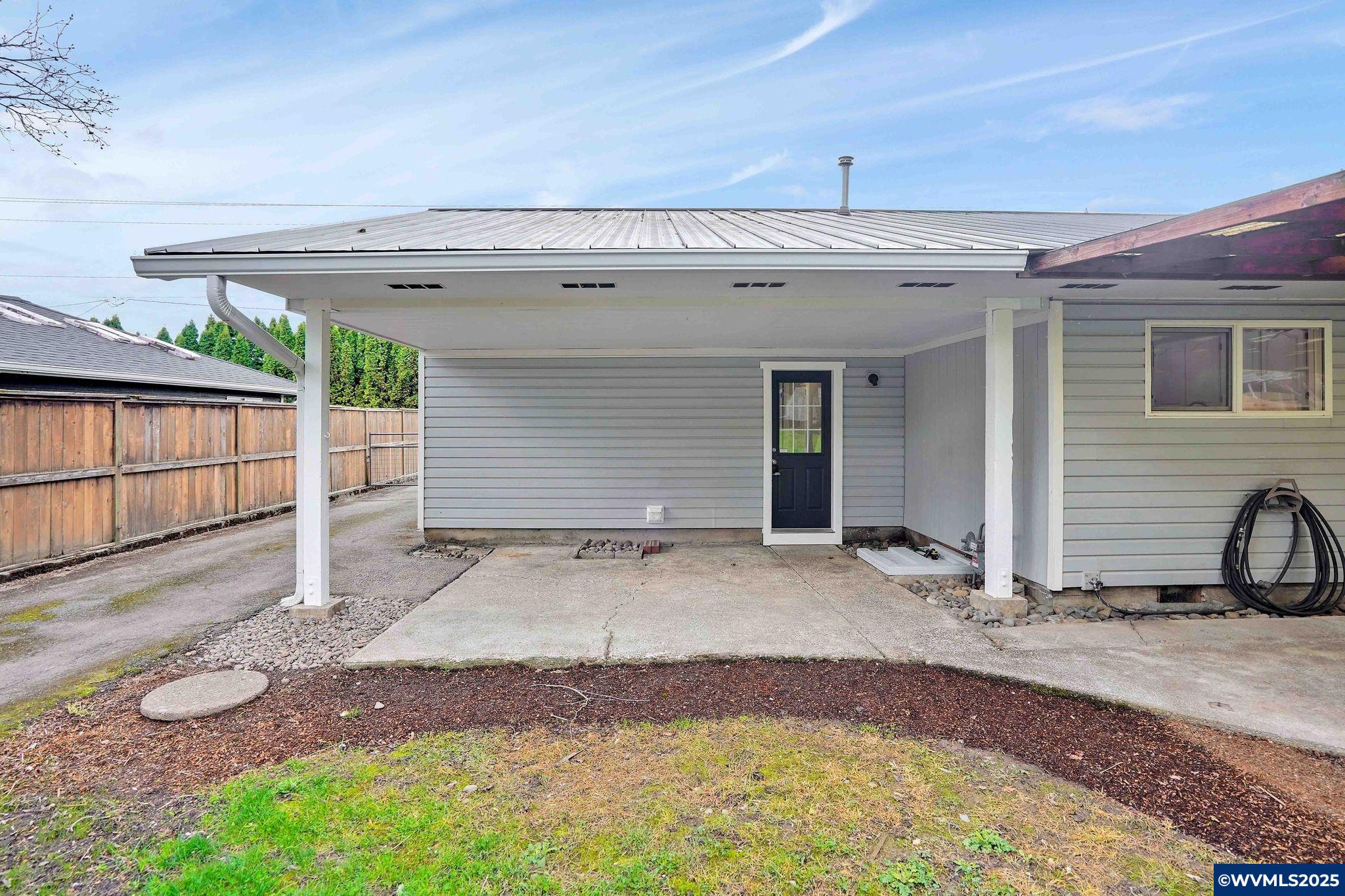 4843 Hazelgreen Road Northeast Salem, OR 97305 - Photo 30 of 48 a backyard of a house