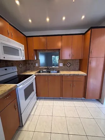 $1,625 | 218 Northeast 12th Avenue, Unit 106, Hallandale Beach, FL 33009
