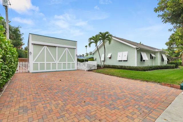 $1,850,000 | 800 Kanuga Drive, West Palm Beach, FL 33401