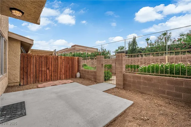 $1,550 | 2248 Short Pine Drive, Las Vegas, NV 89108