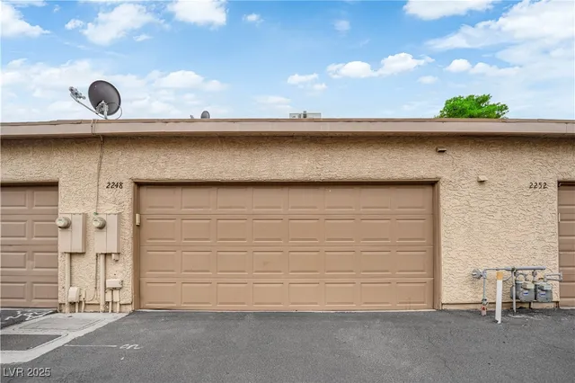$1,550 | 2248 Short Pine Drive, Las Vegas, NV 89108