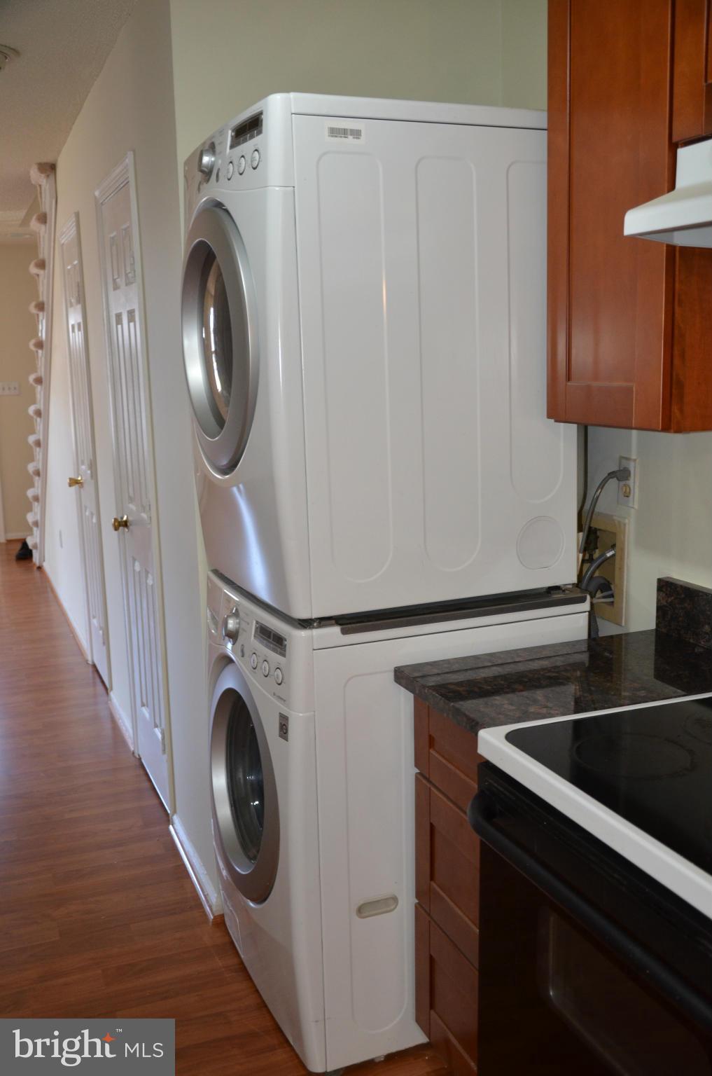 3626 Anchorage Cove Triangle, VA 22172 - Photo 10 of 11 a utility room with dryer and washer