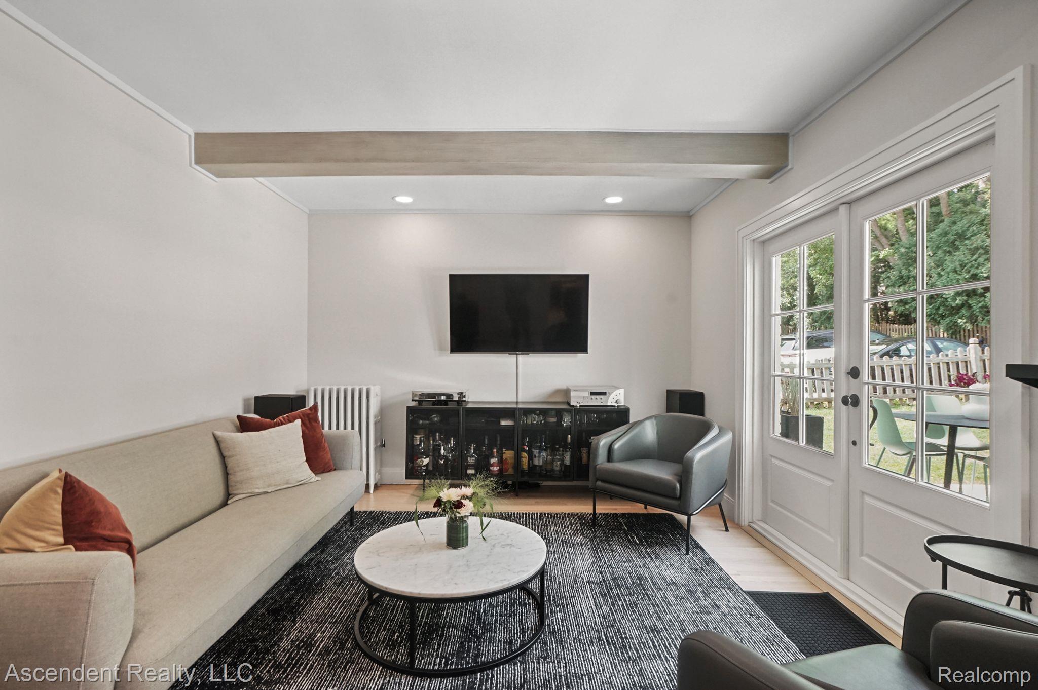 2664 Amberly Road Bloomfield Hills, MI 48301 - Photo 13 of 44 Family room view
