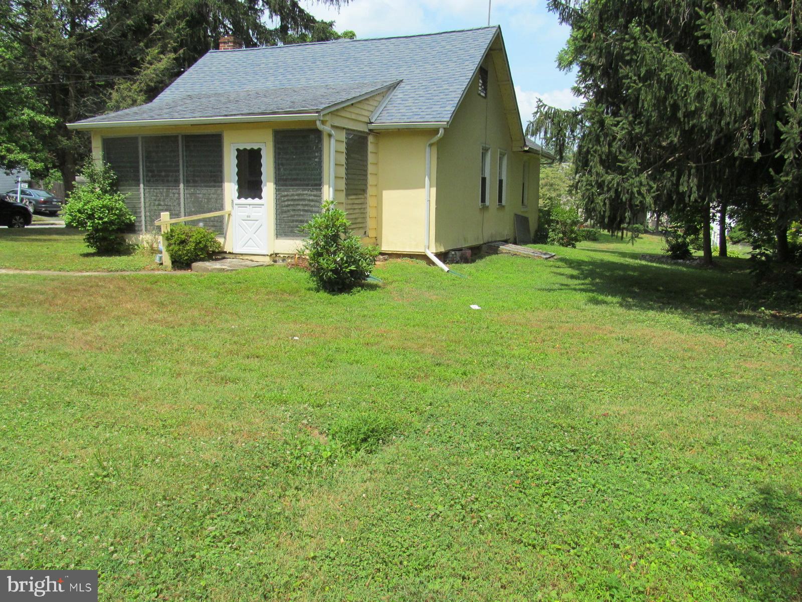 309 Summit Road Media, PA 19063 - Photo 5 of 22 Exterior Side and Back