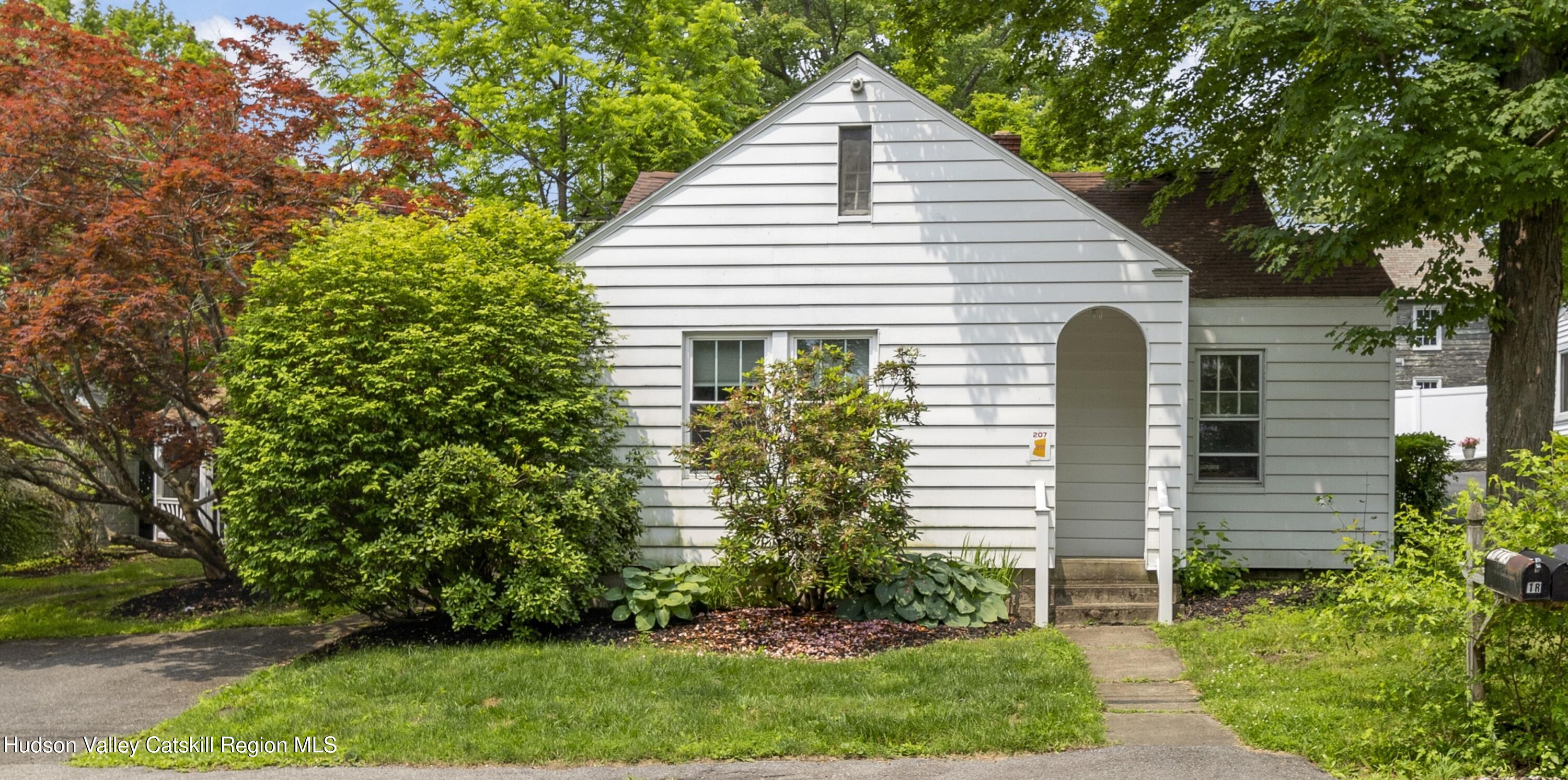 a view of a house with a yard and plants