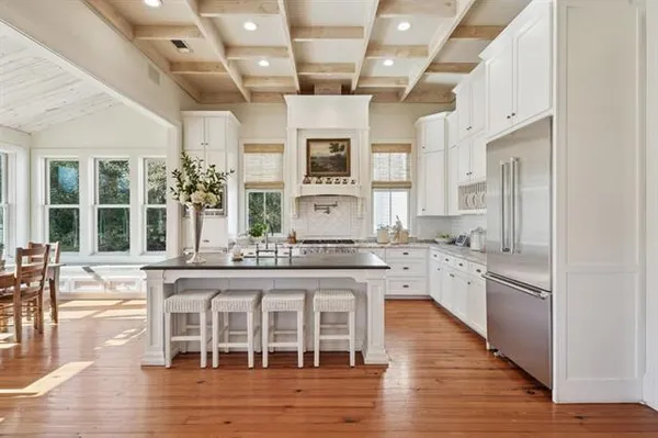 $3,995,000 | 830 South New Hampshire Street, Covington, LA 70433