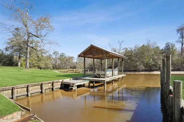 $3,995,000 | 830 South New Hampshire Street, Covington, LA 70433