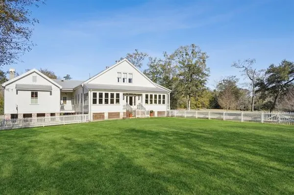 $3,995,000 | 830 South New Hampshire Street, Covington, LA 70433