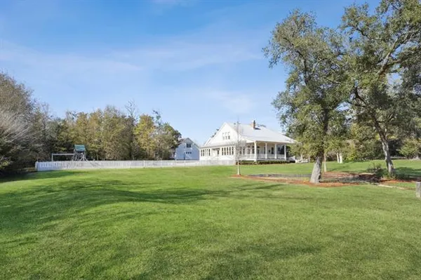 $3,995,000 | 830 South New Hampshire Street, Covington, LA 70433