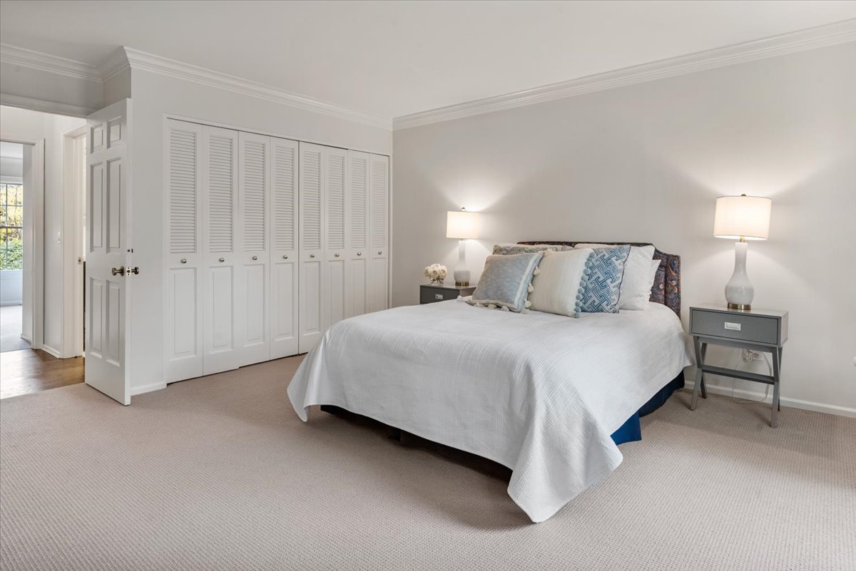 1423 Sheridan Road Wilmette, IL 60091 - Photo 11 of 27 Gallery Image 11