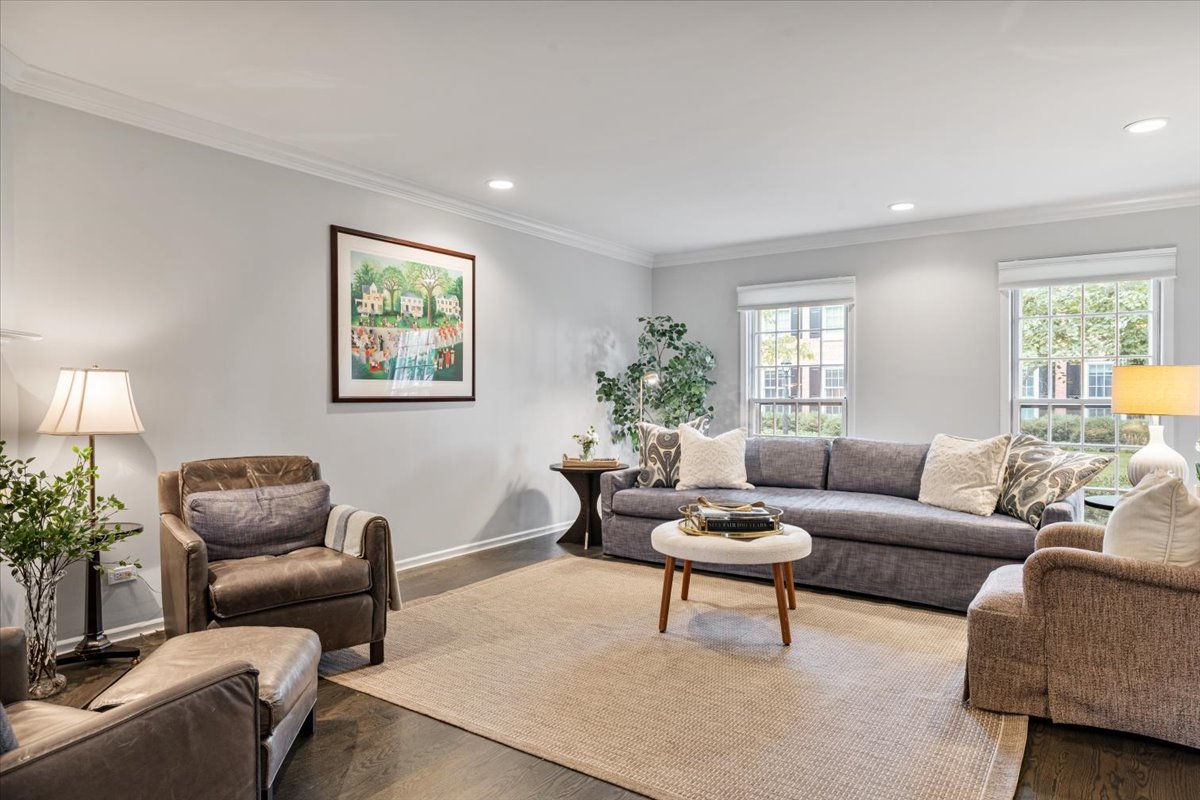 1423 Sheridan Road Wilmette, IL 60091 - Photo 4 of 27 Gallery Image 4